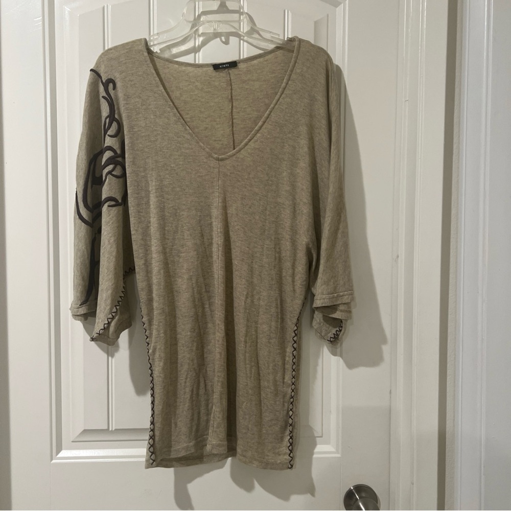 Enti Batwing beige V Neck Wool Blend embroidered Lightweight Knit Top Sz S EUC